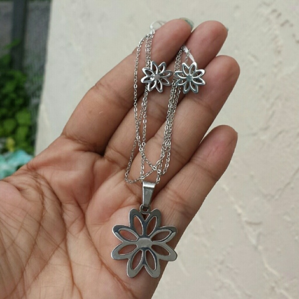 Stainless steel necklace set